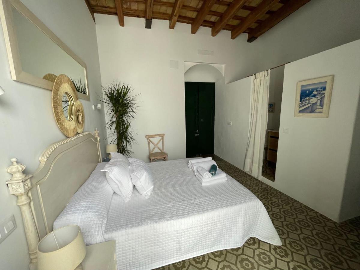 Dona Lola Rooms Кониль-де-ла-Фронтера Экстерьер фото