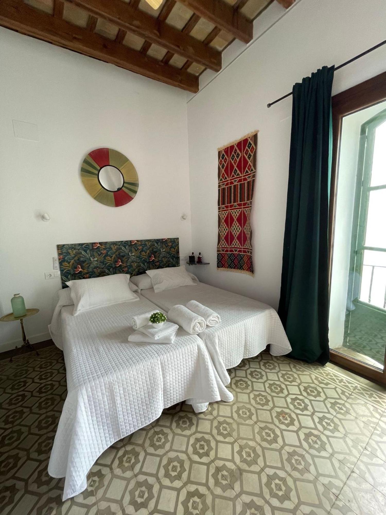 Dona Lola Rooms Кониль-де-ла-Фронтера Экстерьер фото