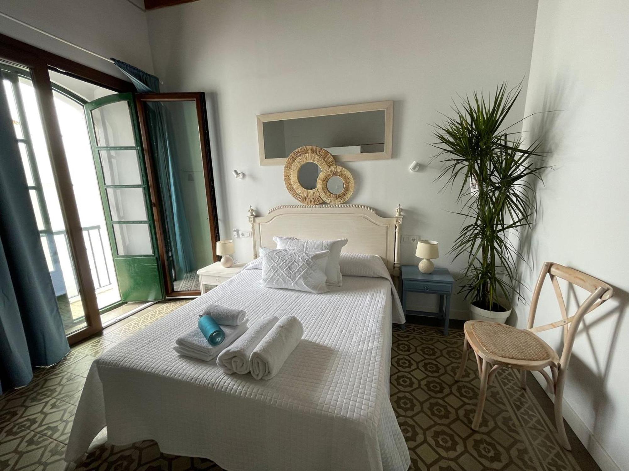 Dona Lola Rooms Кониль-де-ла-Фронтера Экстерьер фото